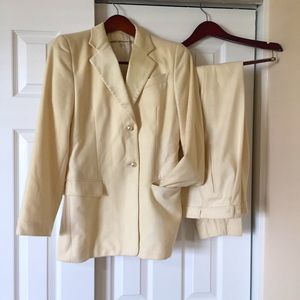 Umberto Ginocchietti Vintage Suit 42 Ivory